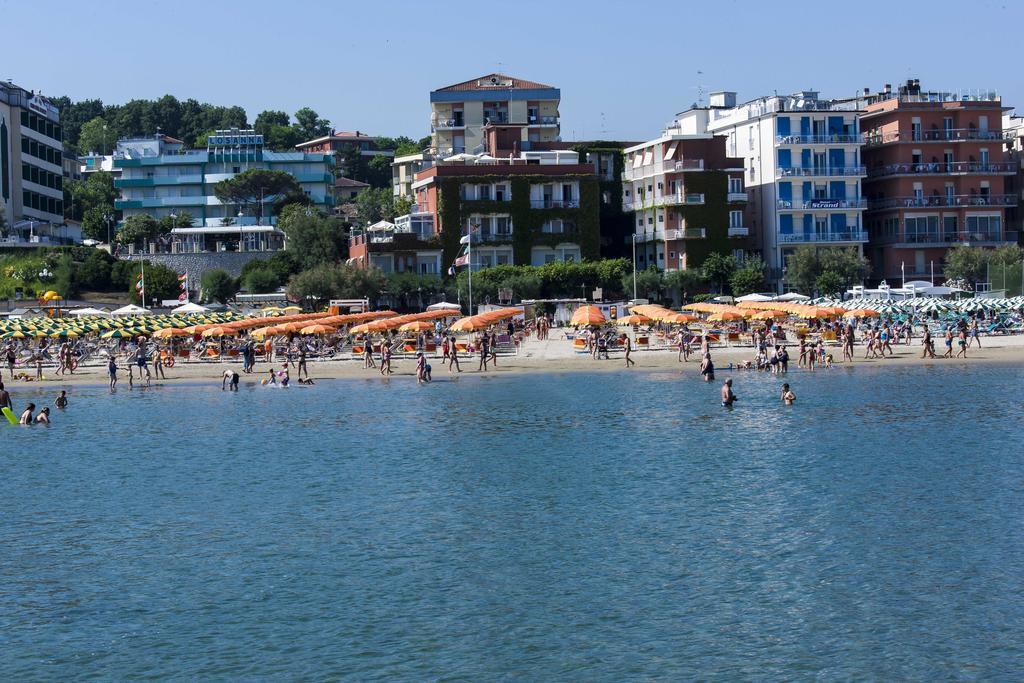Blu Star Hotel Gabicce Mare Eksteriør billede